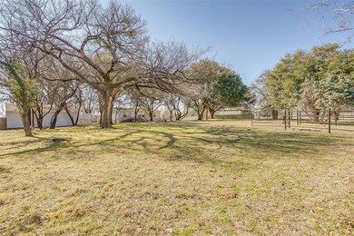 423 J e Woody Rd, Springtown, TX 76082 - photo 5