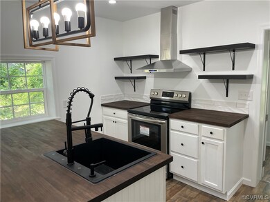 150 Berkley St, West Point, VA 23181 - photo 2