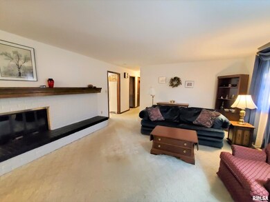 225 Crestwood Dr, Lincoln, IL 62656 - photo 3