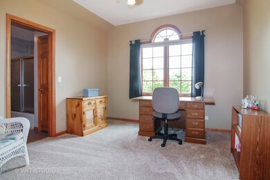 1081 Weston Cir unit 4, Batavia, IL 60510 - photo 7