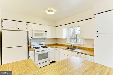 3062 Southern Elm Ct, Fairfax, VA 22031 - photo 2