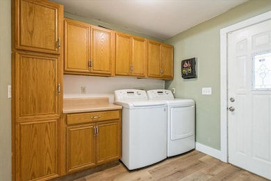 909 Daniels St NE, Cedar Rapids, IA 52402 - photo 7