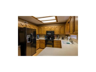 Sophisticated black appliances & tons of counter s