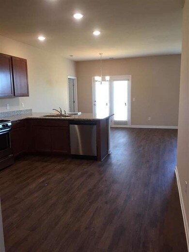 837 Foxdale Dr unit 100, Columbia, TN 38401 - photo 3