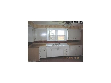 LOts of cupboards and counter space in your kitche