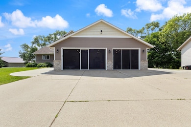 6445 Coryell Ct, Inver Grove Heights, MN 55076 - photo 3