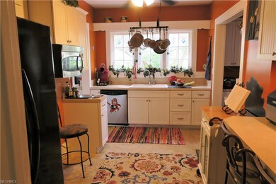 The kitchen combines the heritage of the early 20t