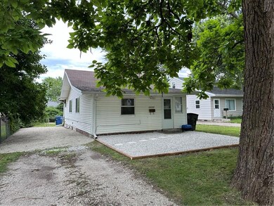 2405 36th St, Des Moines, IA 50310 - photo 3