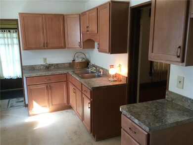 598 Spruce Ave, Sharon, PA 16146 - photo 7