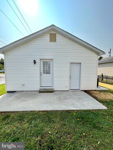 300 W 4th Ave, Ranson, WV 25438 - photo 4