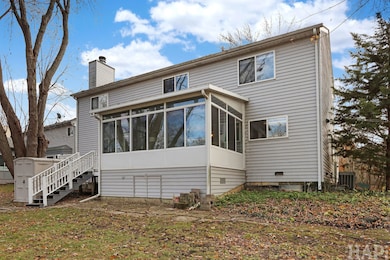 7030 Bentley Dr, Gurnee, IL 60031 - photo 3