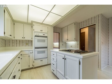 2201 Ridgeway Dr, Eugene, OR 97401 - photo 7