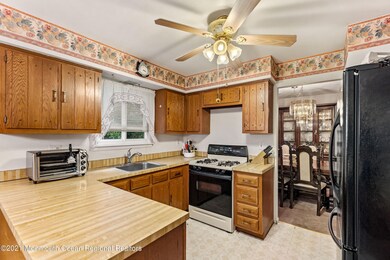 ROOMY KITCHEN