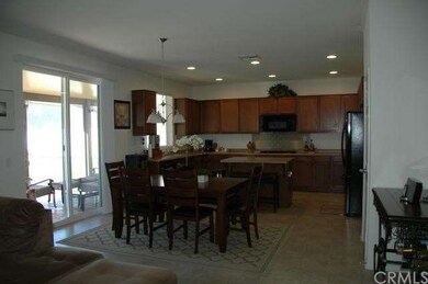 Open & Spacious Family room & Kitchen