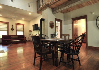 507 W Peach St, Fredericksburg, TX 78624 - photo 4