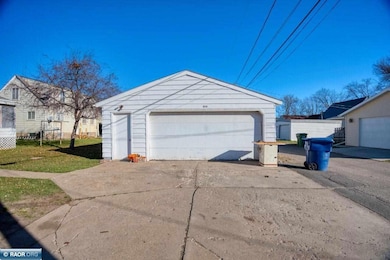914 Michigan St, Hibbing, MN 55746 - photo 7