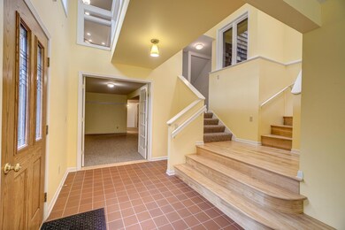 619 Grand View Hts Custom.jpg