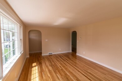 8 Massasoit Dr, Leicester, MA 01524 - photo 5