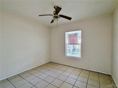 Empty room with ceiling fan