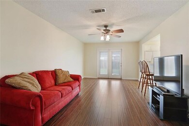 Secondary living area/breakfast area