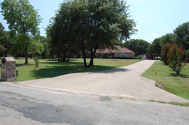 3809 Watersridge Cir, Cleburne, TX 76031 - photo 2