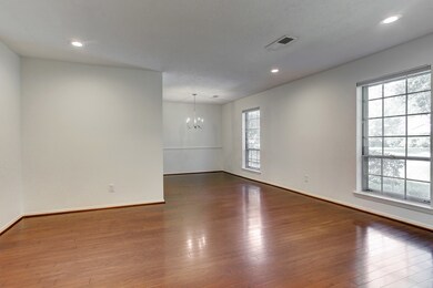 10810 Ashcroft Dr, Houston, TX 77096 - photo 4