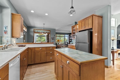 924 E Pondview Ct, Appleton, WI 54913 - photo 3