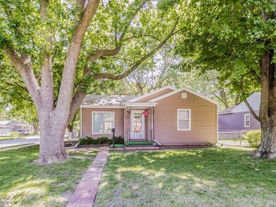 4051 40th St, Des Moines, IA 50310 - photo 3