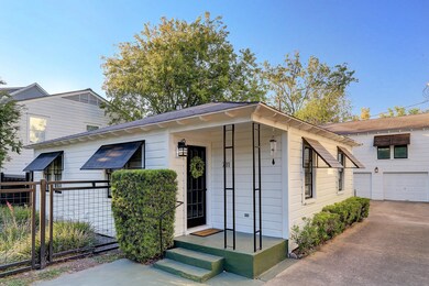 711 Wilken St unit Front, Houston, TX 77008 - photo 2