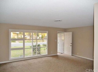 Living room/entry