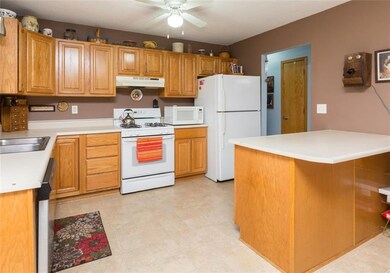 4231 NE 34th St, Des Moines, IA 50317 - photo 7