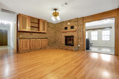 1009 Stadium Dr, Alvin, TX 77511 - photo 7