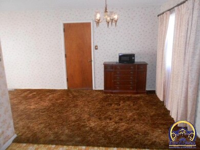 1324 SW 31st St, Topeka, KS 66611 - photo 7