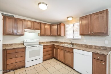 8002 E Nicaragua Dr, Tucson, AZ 85730 - photo 5
