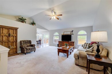 Spacious great room with vaulted ceiling, ceiling 