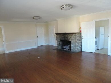 105 W Washington St unit C-1, Middleburg, VA 20117 - photo 3