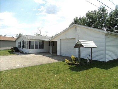 18 Eastlake Dr, Wapakoneta, OH 45895 - photo 2