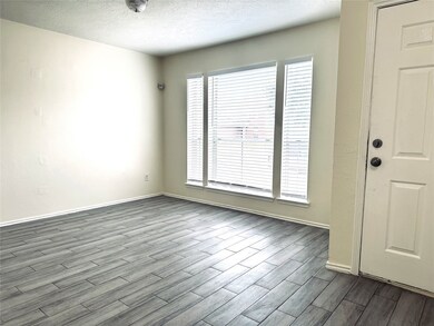 8911 Cedar Top Dr, Houston, TX 77088 - photo 5