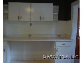 Great Kitchen Cabinet Space!