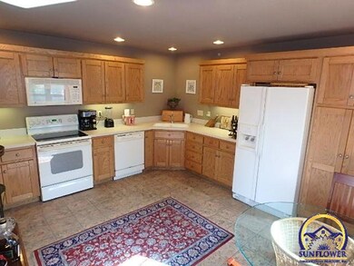 1154 SW Red Oaks Place, Topeka, KS 66615 - photo 6