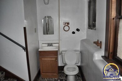 822 SW 6th Ave, Topeka, KS 66603 - photo 6