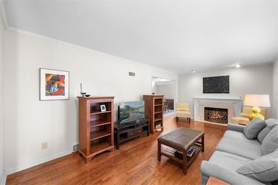 10305 Wenonga Ln, Leawood, KS 66206 - photo 2