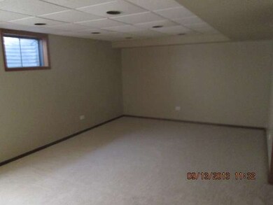 1150 Newcastle Ln, Aurora, IL 60506 - photo 5