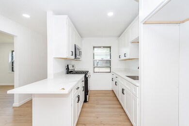 608 Circle Way, Alvin, TX 77511 - photo 5