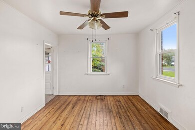 724 E Broad St, Quakertown, PA 18951 - photo 3