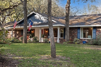 4006 Hollow Oak Dr, Euless, TX 76040 - photo 2