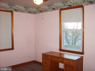 5547 Oakland Rd, Halethorpe, MD 21227 - photo 4