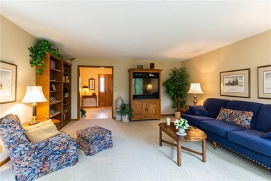 3305 Silverthorne Rd NE, Cedar Rapids, IA 52402 - photo 4