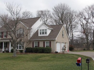 813 Isaac Shelby Cir E, Frankfort, KY 40601 - photo 5