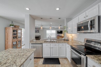 Kitchen with appliances with stainless steel fini